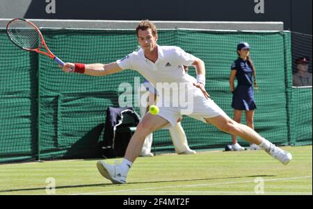 WIMBLEDON 2010. 2E JOUR 22/6/2010 ANDY MURRAY PENDANT SON MATCH AVEC JAN HAJEK. PHOTO DAVID ASHDOWN Banque D'Images