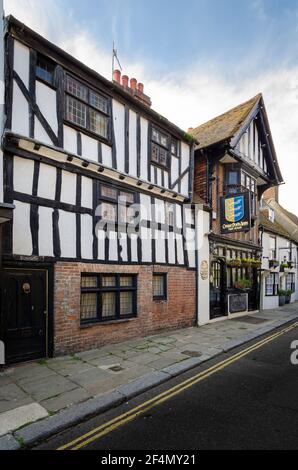 2015 mai, Hastings, East Sussex, Royaume-Uni - vue sur les armes de Cinque ports public House dans la vieille ville, Hastings, East Sussex, Royaume-Uni Banque D'Images