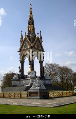 Le mémorial Albert à Kensington Gardens, Londres, Angleterre Banque D'Images