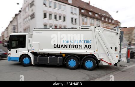 Nuremberg, Allemagne. 22 mars 2021. Un camion à ordures entièrement électrique de la société de gestion des déchets de la ville de Nuremberg (ASN) est officiellement présenté. Pendant quatre semaines, le véhicule sera utilisé lors de différentes visites dans la ville. Selon ASN, un tel camion à ordures est également testé à Francfort et dans le district de Dillingen an der Donau. Credit: Daniel Karmann/dpa/Alay Live News Banque D'Images