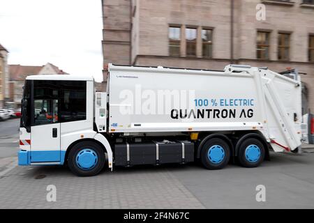 Nuremberg, Allemagne. 22 mars 2021. Un camion à ordures entièrement électrique de la société de gestion des déchets de la ville de Nuremberg (ASN) est officiellement présenté. Pendant quatre semaines, le véhicule sera utilisé lors de différentes visites dans la ville. Selon ASN, un tel camion à ordures est également testé à Francfort et dans le district de Dillingen an der Donau. Credit: Daniel Karmann/dpa/Alay Live News Banque D'Images