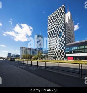 Quartier moderne de Varsovie où se trouve la tour Prosta Banque D'Images