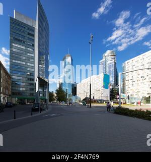 Quartier moderne de Varsovie où se trouve la Tour Banque D'Images