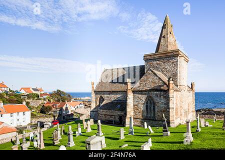 Église paroissiale de St Monans (également connue sous le nom de l'Auld Kirk) à 20 mètres de la mer à St Monans, Fife, Écosse Banque D'Images