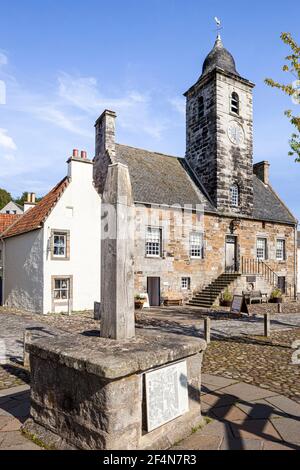 Maison de ville et site du Tron dans le Royal Burgh of Culross, Fife, Écosse Royaume-Uni - le Tron était une forme ancienne de balances pour peser le charbon et les produits du marché. Banque D'Images