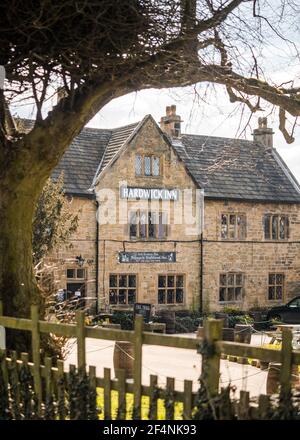 Hardwick Inn Pub bar et restaurant campagne anglaise maison publique ancien bâtiment en pierre du xviiie siècle entouré d'un arbre ancien Banque D'Images