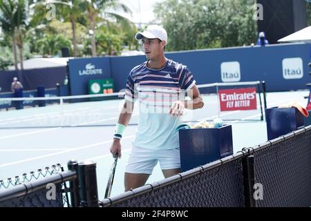 Miami, États-Unis d'Amérique. 22 mars 2021. MIAMI GARDENS, FL - MARS 22: Roberto CID Subervi (DOM) est vu lors de la qualification hommes célibataires 1er tour à l'Open de Miami le 22 mars 2021 au Hard Rock Stadium à Miami Gardens, FL. (Photo par Alberto E. Tamargo/Sipa USA) crédit: SIPA USA/Alay Live News Banque D'Images