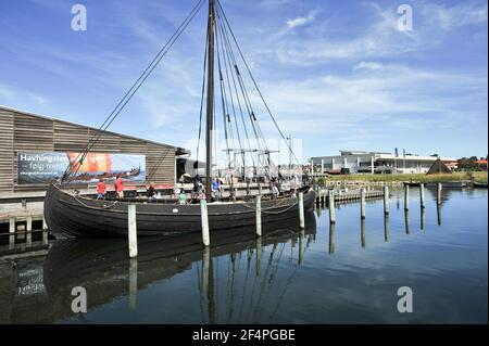 Collection d'authentiques bateaux historiques à partir de la Scandinavie et de la pleine échelle reconstructions navigables de bateaux vikings sur Museumsøen (île des musées) et Vik Banque D'Images