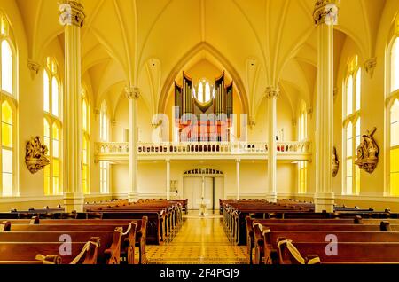 L’intérieur de la chapelle Saint-Joseph est photographié au Spring Hill College, le 20 mars 2021, à Mobile, en Alabama. Le bâtiment a été construit en 1910. Banque D'Images