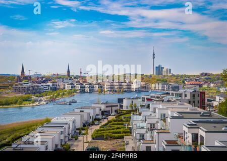 Vue sur le Phoenix See Dortmund Banque D'Images