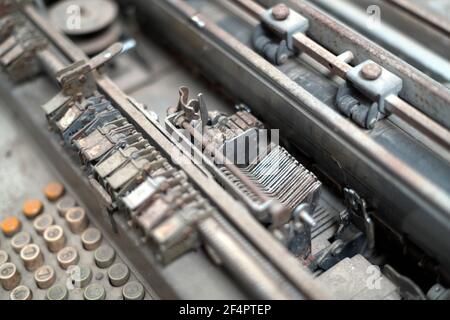 Vintage années 50 Bank Office avec Retro Calculation Equipment et banque Money machine.Good Memory to the Past Banque D'Images