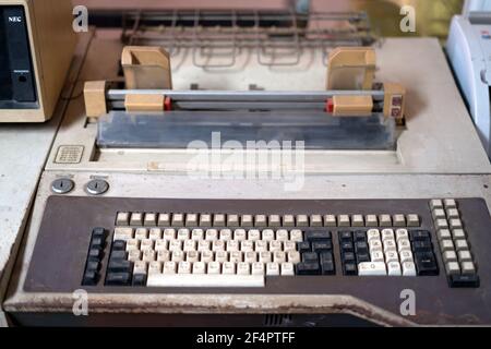 Vintage années 50 Bank Office avec Retro Calculation Equipment et banque Money machine.Good Memory to the Past Banque D'Images