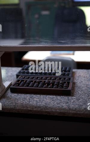 Vintage années 50 Bank Office avec Retro Calculation Equipment et banque Money machine.Good Memory to the Past Banque D'Images