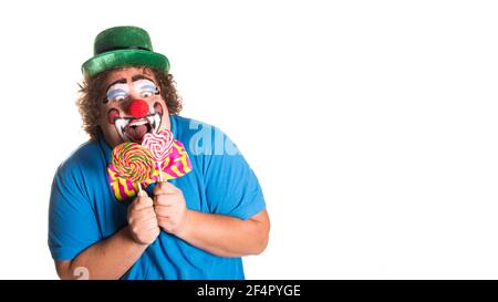 Vacances. Clown gras drôle. Arrière-plan blanc. Banque D'Images