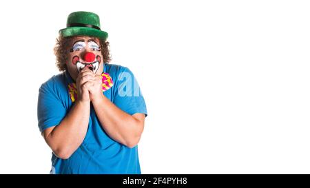 Vacances. Clown gras drôle. Arrière-plan blanc. Banque D'Images