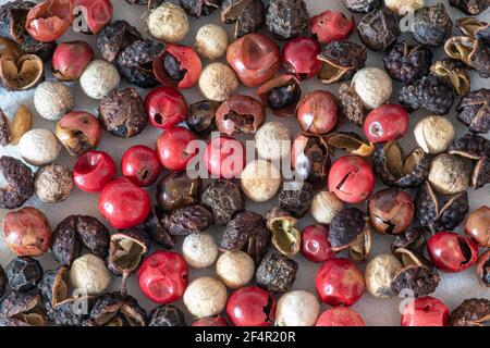 Texture de différents grains de poivre pour la cuisson Banque D'Images