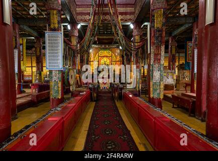 Baruunburen Sum, Mongolie - 19 août 2019 : intérieur du temple du monastère bouddhiste Amarbayasgalant en Mongolie. Banque D'Images