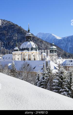 Géographie / Voyage, Allemagne, Bavière, Ettal, Monastère de l'Ettal en face des montagnes de l'Ester dans le, Additional-Rights-Clearance-Info-non-disponible Banque D'Images