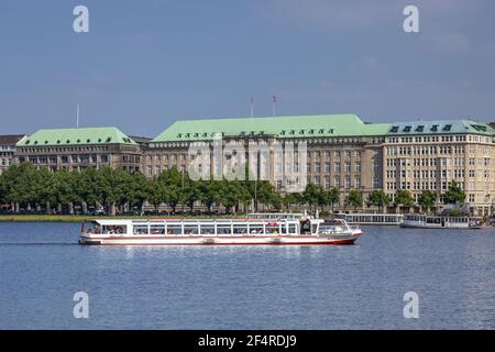 Géographie / Voyage, Allemagne, Hambourg, Hambourg, navire de passagers sur Alster intérieur en face de HAPAG Lloyd , droits-supplémentaires-autorisation-Info-non-disponible Banque D'Images