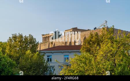 Le Parthénon à Athènes, Grèce sur la colline vue du Temple de Zeus olympique Banque D'Images