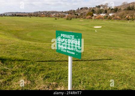 Un parcours de golf Hythe déserté pendant le confinement de Covid 19. Banque D'Images