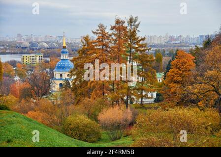 Vydubychi Monastery est un monastère historique de la capitale ukrainienne Kiev. Banque D'Images