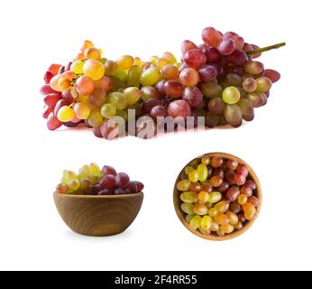 Raisins Kishmish isolés sur fond blanc. Vue de dessus. Bouquet de raisins et de baies dans un bol isolé sur blanc. Raisin rose Kishmish avec espace de copie Banque D'Images