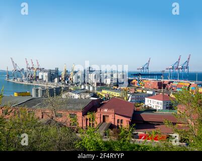 Odessa, Ukraine - APR 27, 2019: Panorama du port maritime d'Odessa Banque D'Images