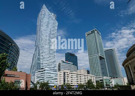 Vue sur la tour résidentielle de Daniel Libeskind à Varsovie, en Pologne. Banque D'Images