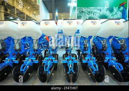 Des machines d'ensemencement modernes tractées placées sur un stand lors d'une exposition AGROTRADE Show-2019. 19 février 2019.Kiev, Ukraine Banque D'Images