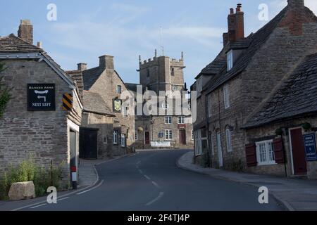 Vues sur le village historique de Corfe à Dorset au Royaume-Uni, prises le 22 juillet 2020 Banque D'Images