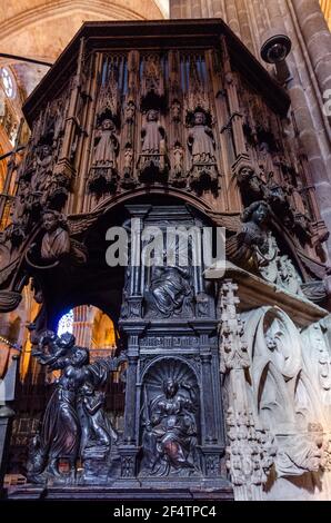 Intérieur intérieur et éléments architecturaux de la cathédrale de Barcelone - Catedral De la Santa Cruz et Santa Eulalia (La Sainte Croix et Saint Eulalia) Espagne Banque D'Images