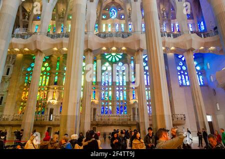 Détail de l'intérieur de la cathédrale de la Sagrada Familia, conçue par Gaudi, Barcelone, Espagne. Banque D'Images