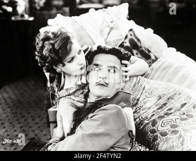 JOHN GILBERT et GRETA GARBO dans LA CHAIR ET LE DIABLE (1926), dirigé par CLARENCE BROWN. Crédit : M.G.M / Album Banque D'Images