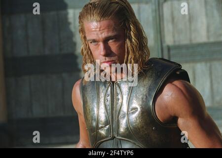 BRAD PITT dans TROY (2004), dirigé par WOLFGANG PETERSEN. Crédit: WARNER BROS. / Album Banque D'Images