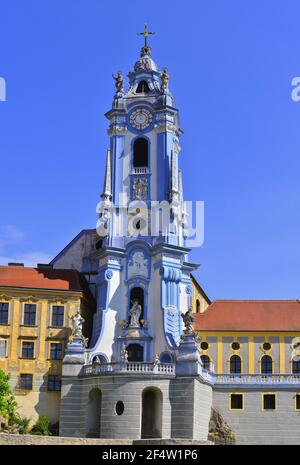 La tour du clocher de l'abbaye de Durnstein dans la région de Wachau Basse-Autriche Banque D'Images