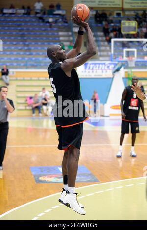 BASKET-BALL - LIGUE FRANCE PROA 2010-2011 - PRÉ-SAISON - TOURNOI DE BOURGES (FRA) - ROANNE V ORLÉANS - 17/09/2010 - JEAN FRANÇOIS MOLLIERE / DPPI - SY Amara (Orléans) Banque D'Images