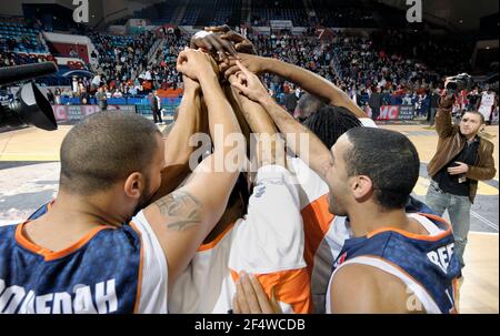 BASKET-BALL - SEMAINE DES AS 2011 - FINAL - GRAVELINES V CHALON SUR SAONE - PAU (FRA) - 13/02/2011 - PHOTO : JEAN-FRANÇOIS MOLLIERE / DPPI - ÉQUIPE GRAVELINES Banque D'Images