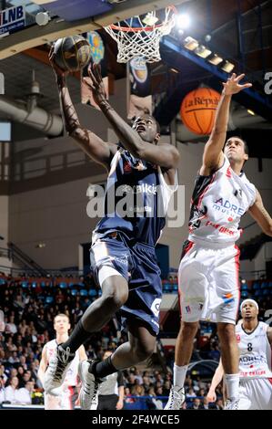 BASKET-BALL - SEMAINE DES AS 2011 - FINAL - GRAVELINES V CHALON SUR SAONE - PAU (FRA) - 13/02/2011 - PHOTO : JEAN-FRANÇOIS MOLLIERE / DPPI - SENE SAER / GRAVELINES Banque D'Images