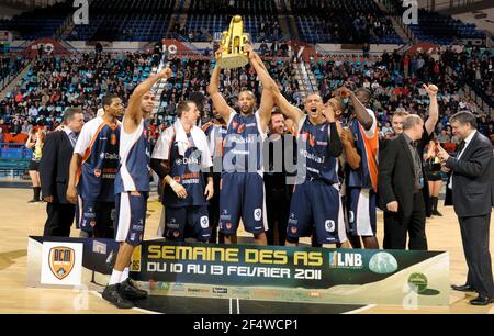 BASKET-BALL - SEMAINE DES AS 2011 - FINALE - GRAVELINES V CHALON SUR SAONE - PAU (FRA) - 13/02/2011 - PHOTO : JEAN-FRANÇOIS MOLLIERE / DPPI - TROPHÉE GRAVELINES Banque D'Images