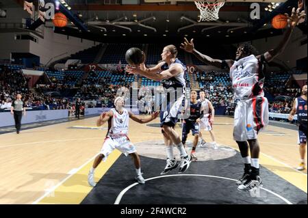 BASKET-BALL - SEMAINE DES AS 2011 - FINALE - GRAVELINES V CHALON SUR SAONE - PAU (FRA) - 13/02/2011 - PHOTO : JEAN-FRANÇOIS MOLLIERE / DPPI - WOODSIDE BEN (GRAVELINES) Banque D'Images