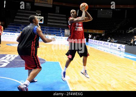 BASKETBALL - EUROBASKET MEN 2011 - LITUANIE - FORMATION ÉQUIPE FRANÇAISE - SIAULIAI - 30/08/2011 - PHOTO : JEAN FRANÇOIS MOLLIERE / DPPI - ALI TRAORE Banque D'Images