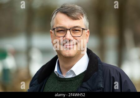 Bispingen, Allemagne. 23 mars 2021. Philip Seimer, directeur du parc du Centre Parc Bispinger Heide. Le confinement de Pâques décidé par les gouvernements fédéral et des États rencontre une incompréhension dans l'industrie touristique en Basse-Saxe. Credit: Philipp Schulze/dpa/Alamy Live News Banque D'Images