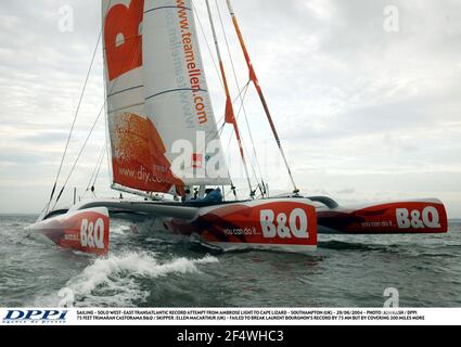 VOILE - SOLO OUEST-EST TENTATIVE DE RECORD TRANSATLANTIQUE DE AMBROSE LIGHT À CAPE LIZARD - SOUTHAMPTON (UK) - 29/06/2004 - PHOTO : JON NASH / DPPI 75 PIEDS TRIMARAN CASTORAMA B&Q / SKIPPER : ELLEN MACARTHUR (ROYAUME-UNI) - N'A PAS RÉUSSI À BATTRE LE RECORD DE LAURENT BOURGNON EN 75 MN, MAIS EN COUVRANT 300 MILLES DE PLUS Banque D'Images