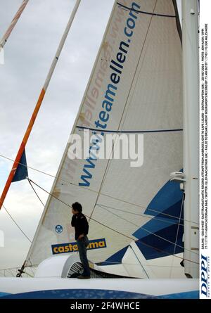 VOILE - SOLO OUEST-EST TENTATIVE DE RECORD TRANSATLANTIQUE DE AMBROSE LIGHT À CAPE LIZARD - SOUTHAMPTON (UK) - 29/06/2004 - PHOTO : JON NASH / DPPI 75 PIEDS TRIMARAN CASTORAMA B&Q / SKIPPER : ELLEN MACARTHUR (ROYAUME-UNI) - N'A PAS RÉUSSI À BATTRE LE RECORD DE LAURENT BOURGNON EN 75 MN, MAIS EN COUVRANT 300 MILLES DE PLUS Banque D'Images