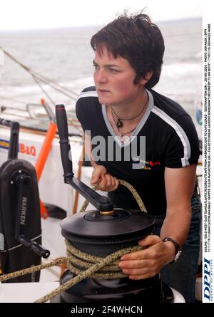 VOILE - SOLO OUEST-EST TENTATIVE DE RECORD TRANSATLANTIQUE DE AMBROSE LIGHT À CAPE LIZARD - SOUTHAMPTON (UK) - 29/06/2004 - PHOTO : JON NASH / DPPI 75 PIEDS TRIMARAN CASTORAMA B&Q / SKIPPER : ELLEN MACARTHUR (ROYAUME-UNI) - N'A PAS RÉUSSI À BATTRE LE RECORD DE LAURENT BOURGNON EN 75 MN, MAIS EN COUVRANT 300 MILLES DE PLUS Banque D'Images