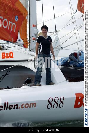 VOILE - SOLO OUEST-EST TENTATIVE DE RECORD TRANSATLANTIQUE DE AMBROSE LIGHT À CAPE LIZARD - SOUTHAMPTON (UK) - 29/06/2004 - PHOTO : JON NASH / DPPI 75 PIEDS TRIMARAN CASTORAMA B&Q / SKIPPER : ELLEN MACARTHUR (ROYAUME-UNI) - N'A PAS RÉUSSI À BATTRE LE RECORD DE LAURENT BOURGNON EN 75 MN, MAIS EN COUVRANT 300 MILLES DE PLUS Banque D'Images