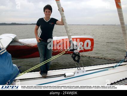 VOILE - SOLO OUEST-EST TENTATIVE DE RECORD TRANSATLANTIQUE DE AMBROSE LIGHT À CAPE LIZARD - SOUTHAMPTON (UK) - 29/06/2004 - PHOTO : JON NASH / DPPI 75 PIEDS TRIMARAN CASTORAMA B&Q / SKIPPER : ELLEN MACARTHUR (ROYAUME-UNI) - N'A PAS RÉUSSI À BATTRE LE RECORD DE LAURENT BOURGNON EN 75 MN, MAIS EN COUVRANT 300 MILLES DE PLUS Banque D'Images