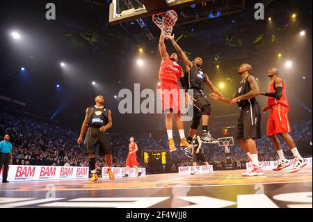 BASKET-BALL - ALL STAR GAME 2011 - BERCY - PARIS (FRA) - 29/12/2011 - PHOTO : JEAN-FRANÇOIS MOLLIERE / DPPI - LUDOVIC VATY (FRA) Banque D'Images