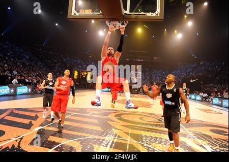 BASKET-BALL - ALL STAR GAME 2011 - BERCY - PARIS (FRA) - 29/12/2011 - PHOTO : JEAN-FRANÇOIS MOLLIERE / DPPI - ADRIEN MOERMAN (FRA) Banque D'Images